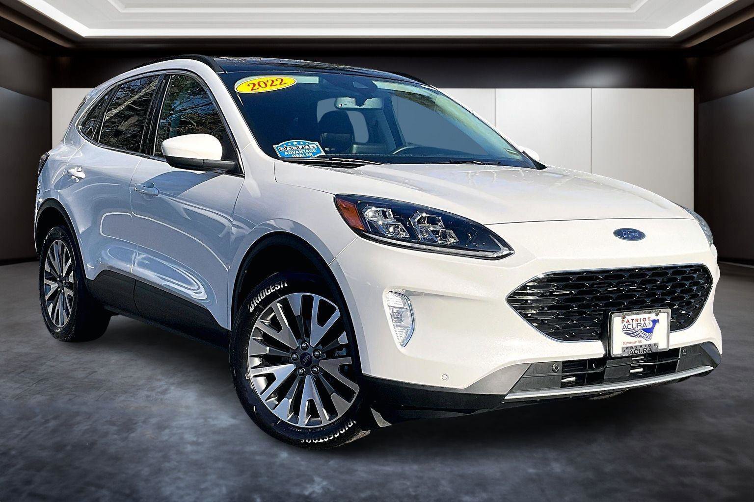 Used 2022 Ford Escape Titanium w/ Class II Trailer Tow Package image 11