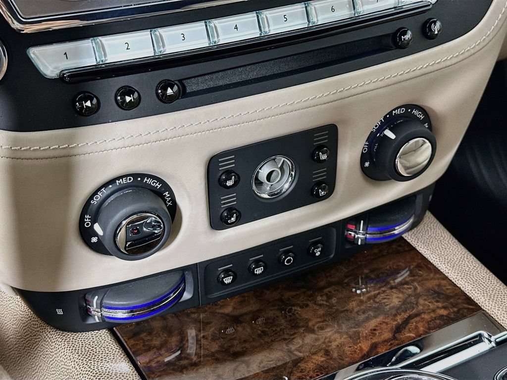 Used 2015 Rolls-Royce Wraith RWD image 13