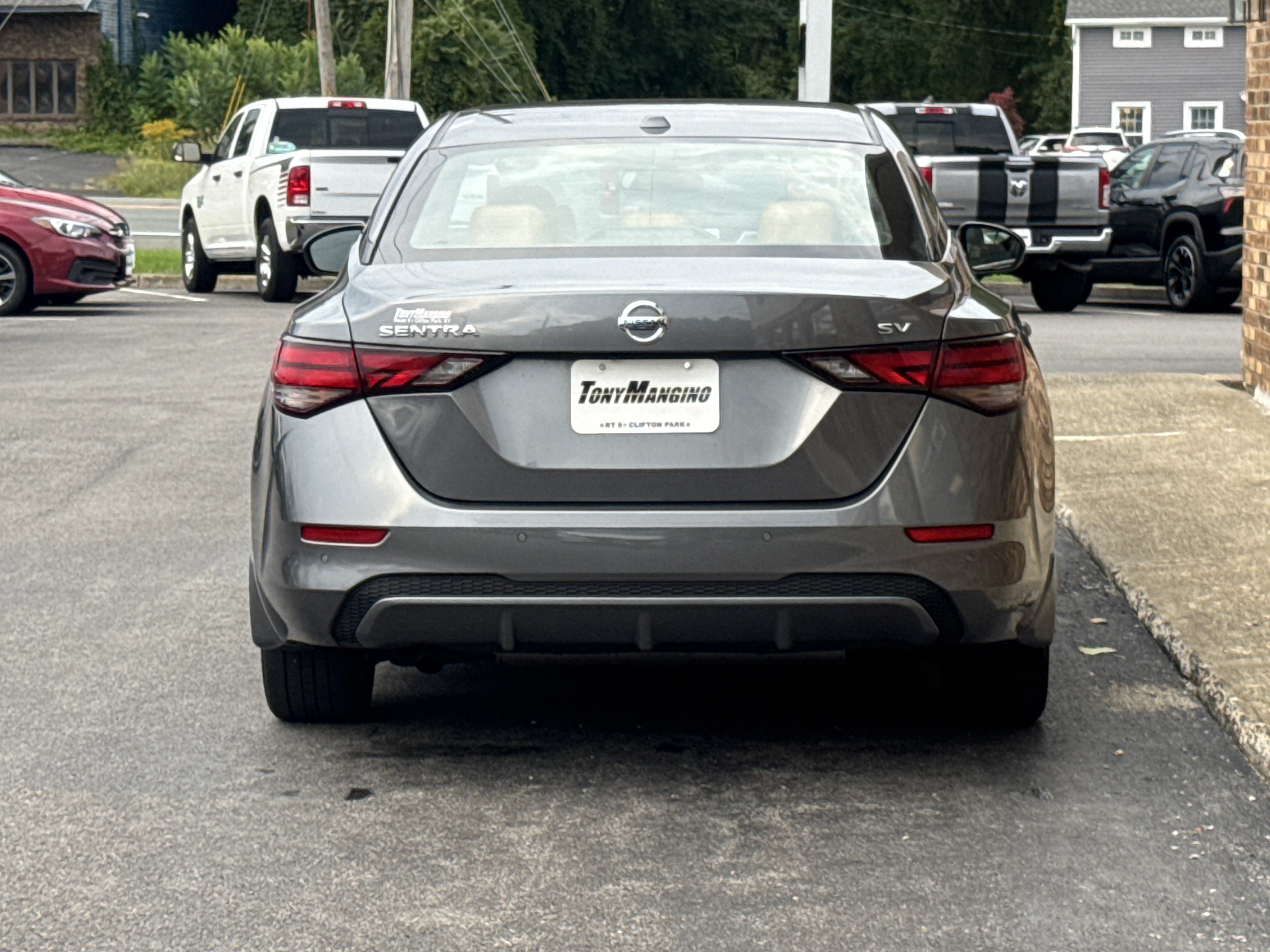 Used 2023 Nissan Sentra SV w/ SV Premium Package FWD image 4