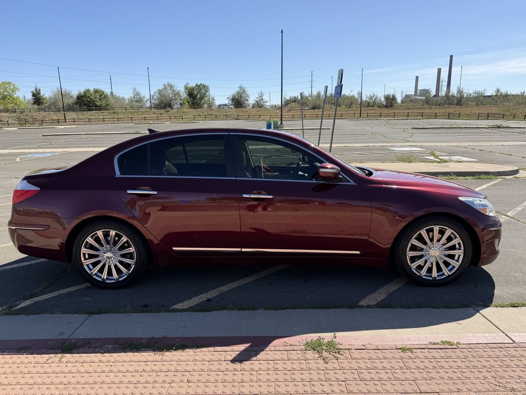 Used 2011 Hyundai Genesis 4.6 RWD image 4