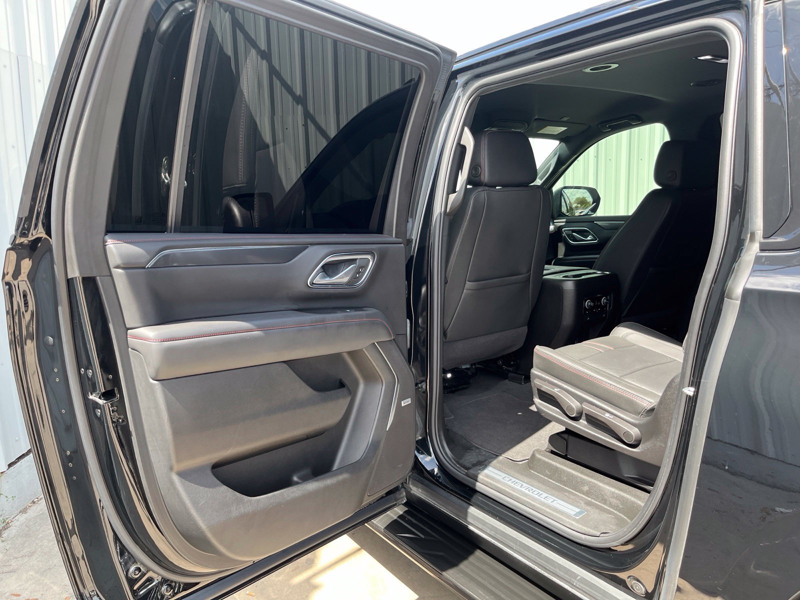 Used 2024 Chevrolet Suburban RST w/ Luxury Package RWD image 12