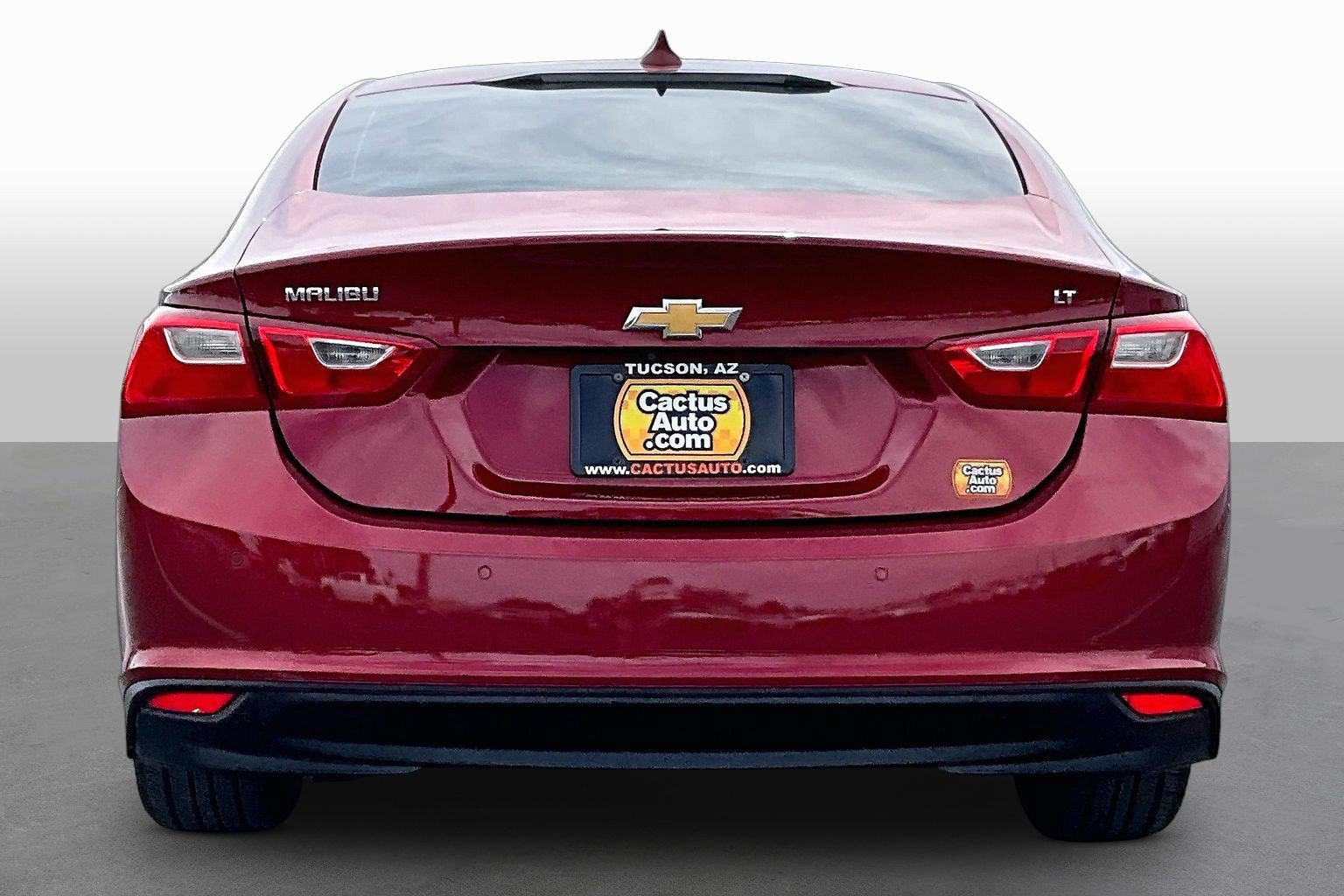 Used 2018 Chevrolet Malibu LT w/ Leather Package FWD image 4