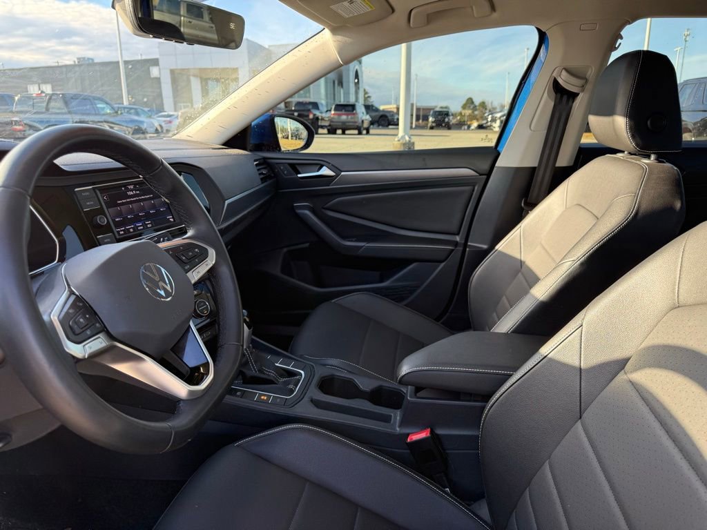Used 2023 Volkswagen Jetta SE image 9