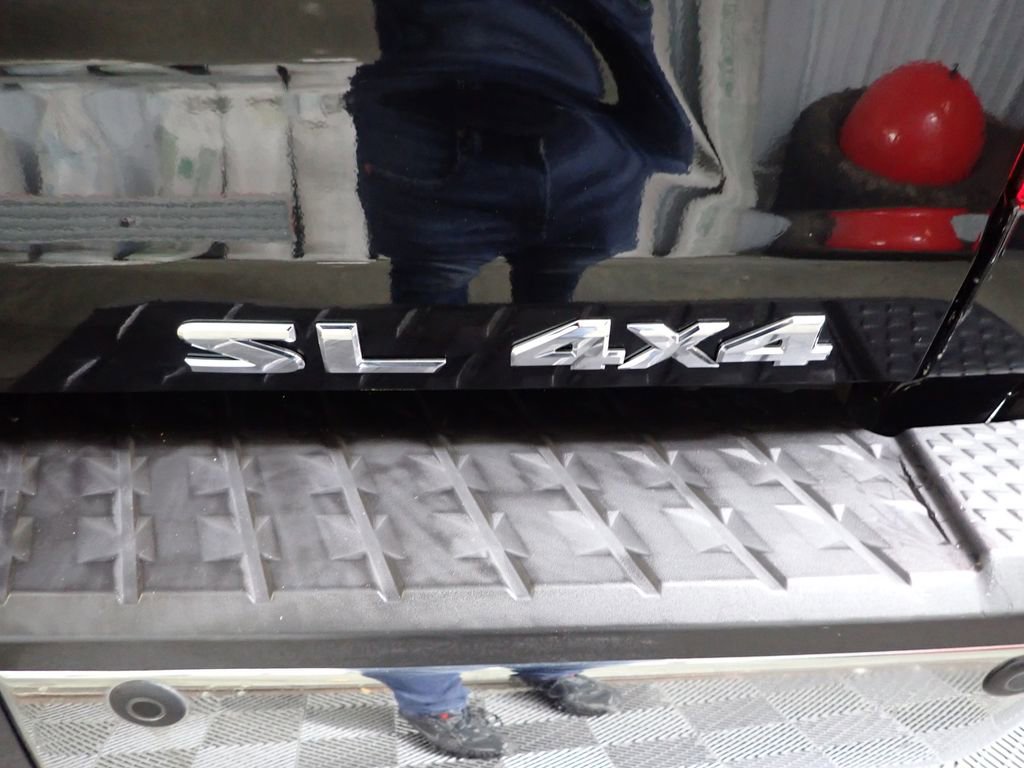 Used 2016 Nissan Titan SL image 19