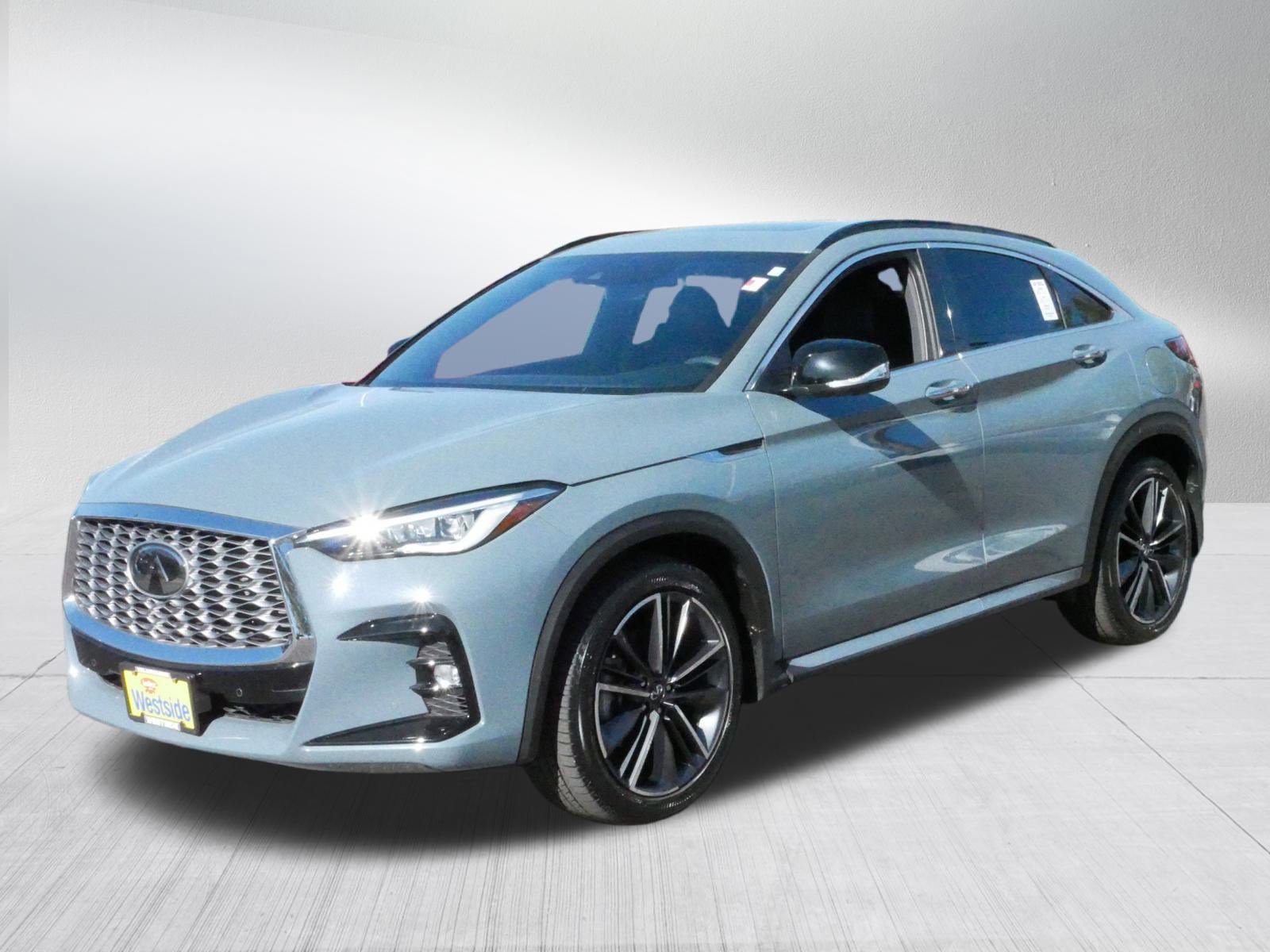Used 2024 INFINITI QX55 Essential image 3