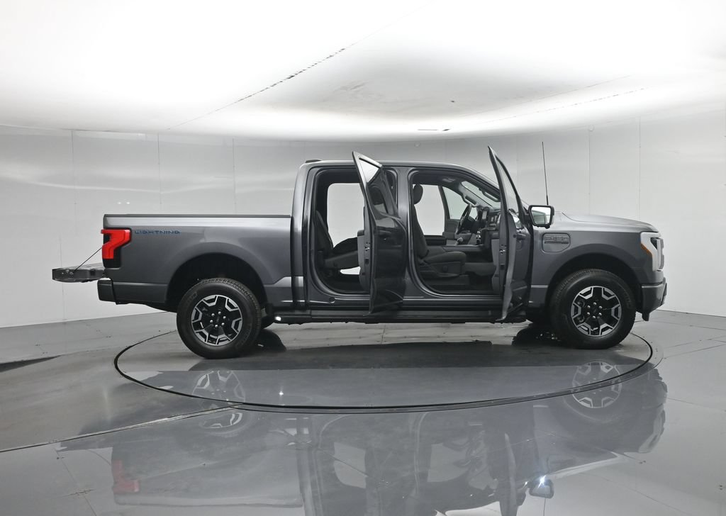 Used 2023 Ford F150 Lightning XLT AWD/4WD image 4