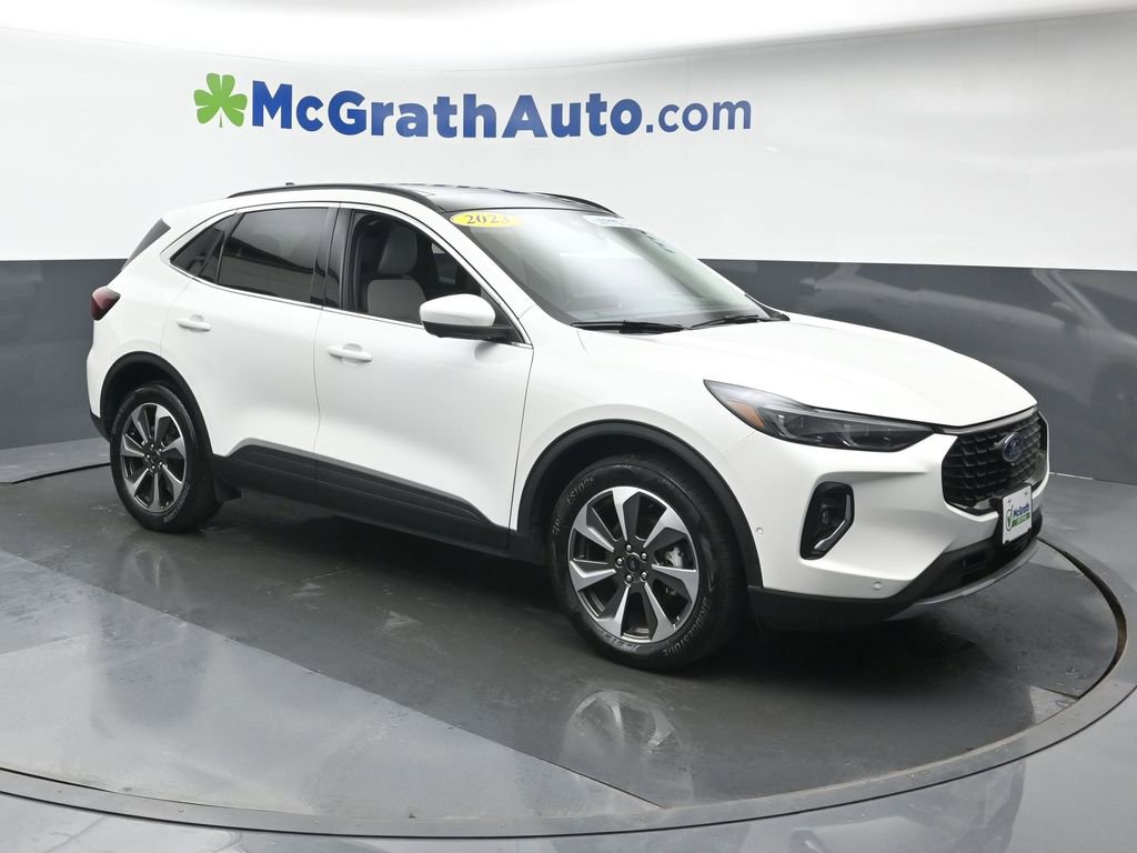 Used 2023 Ford Escape Platinum w/ Premium Technology Package image 2