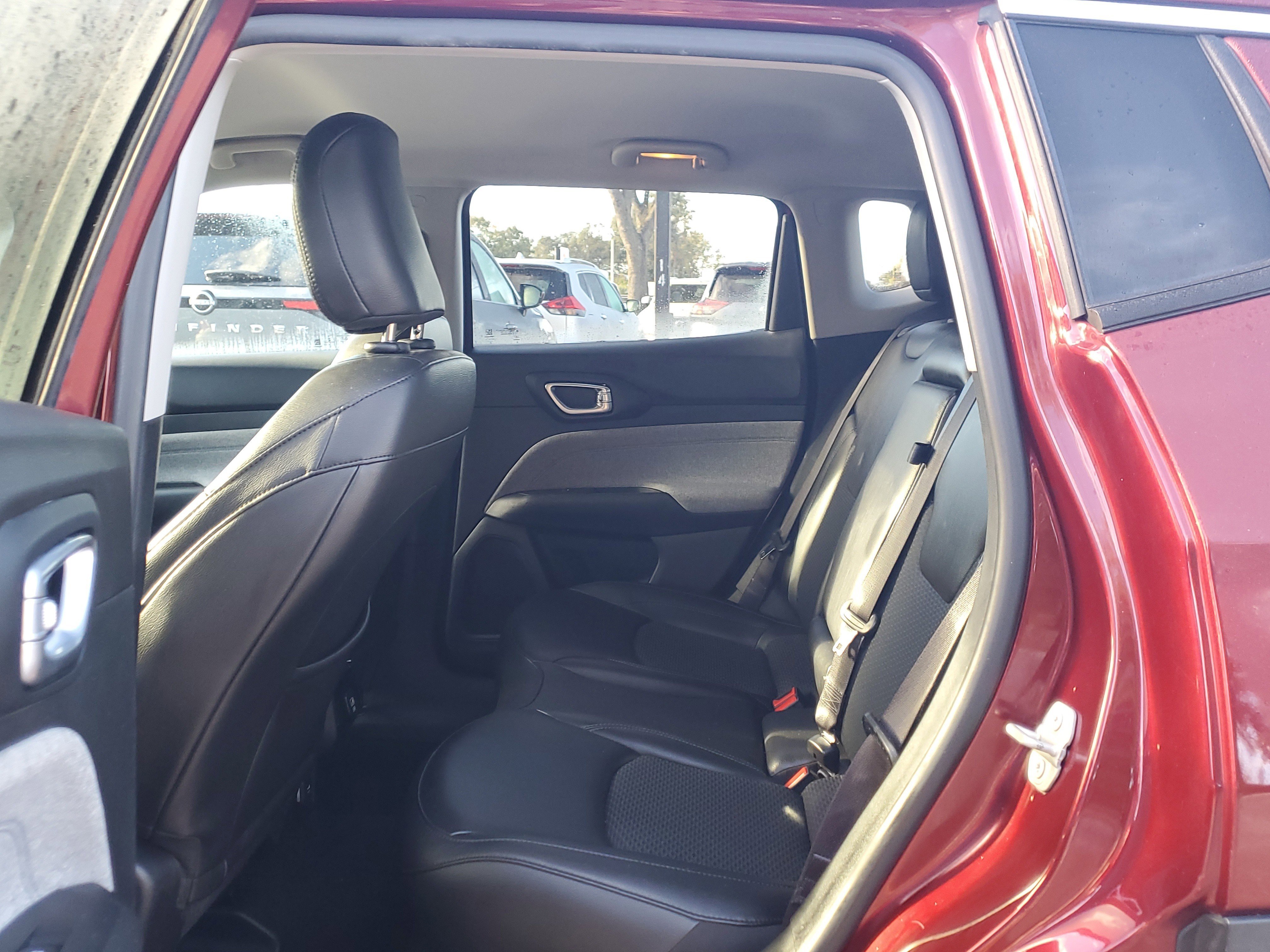 Used 2022 Jeep Compass Latitude image 11