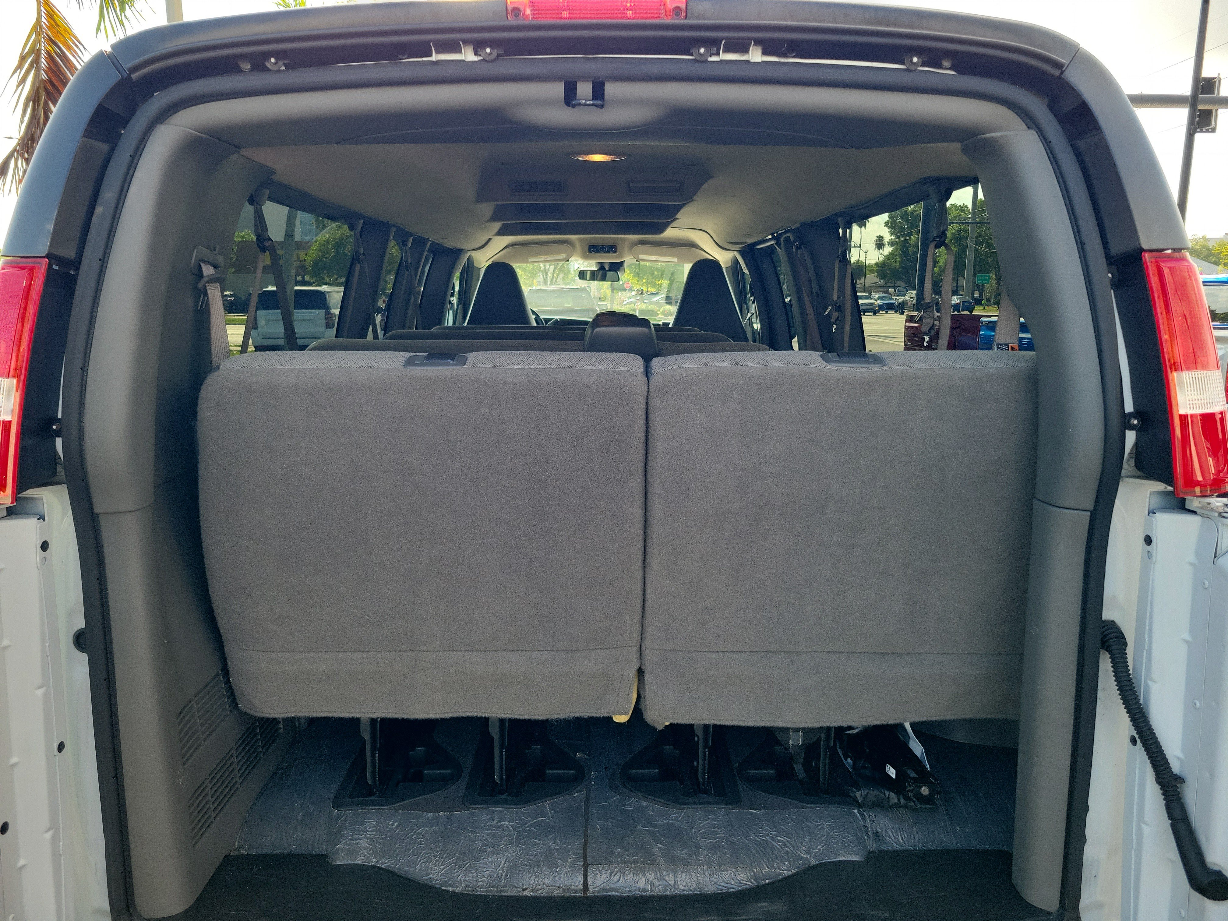 Used 2025 GMC Savana 3500 LT w/ LT Preferred Equipment Group RWD image 6