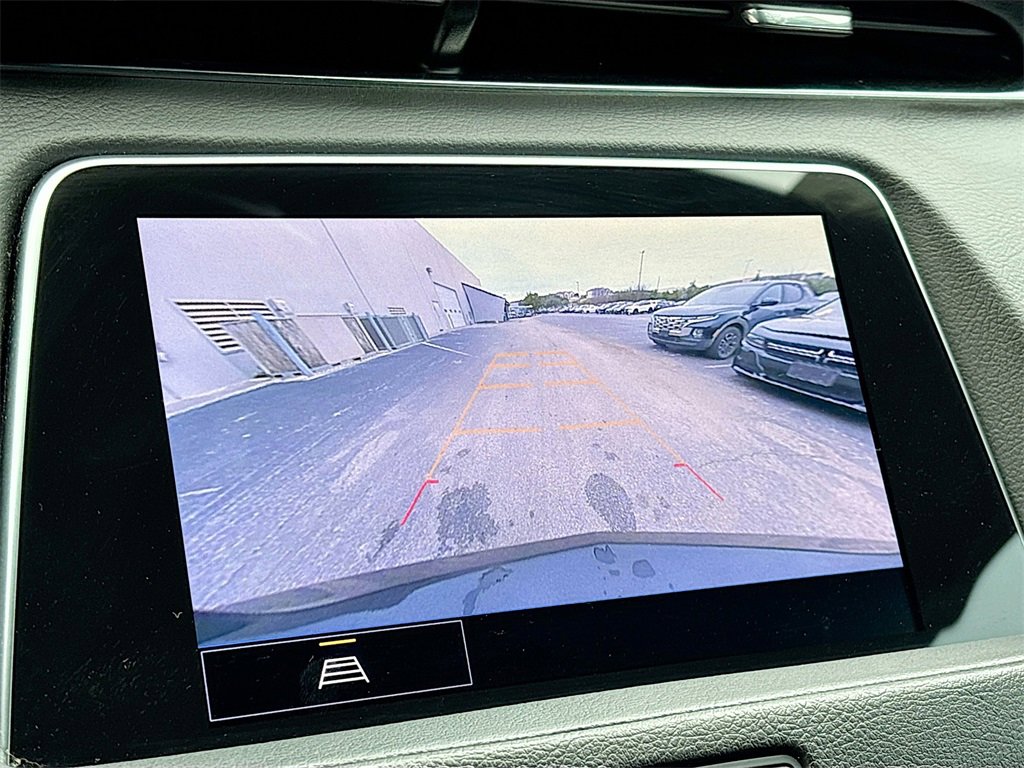 Used 2022 Cadillac XT4 Luxury w/ Cold Weather Package image 13