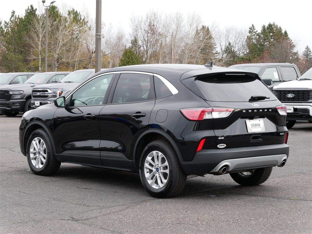 Used 2022 Ford Escape SE w/ Cold Weather Package image 3