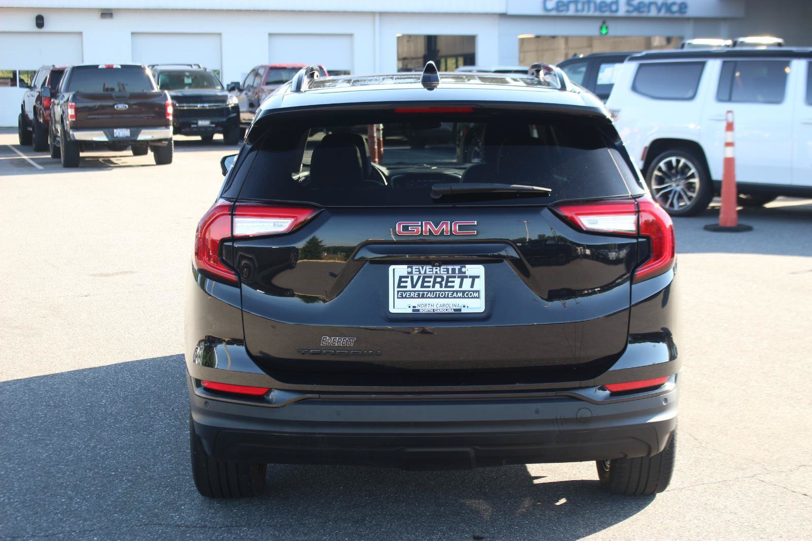 Used 2022 GMC Terrain SLT w/ Infotainment Package II FWD image 6