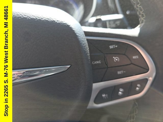 Used 2023 Chrysler Pacifica Touring-L FWD image 21