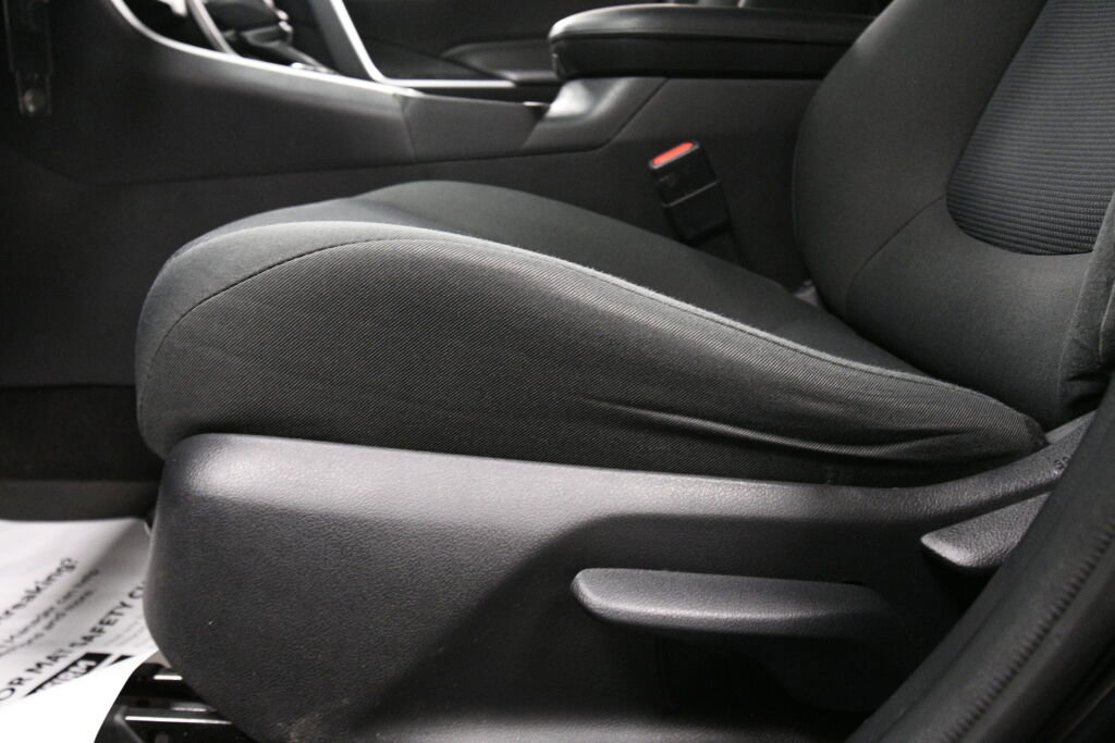 Used 2020 Toyota RAV4 LE w/ Carpet Mat Package image 11
