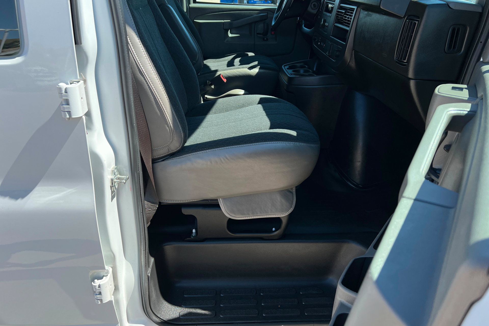 Used 2024 Chevrolet Express 2500 w/ Driver Convenience Package image 20