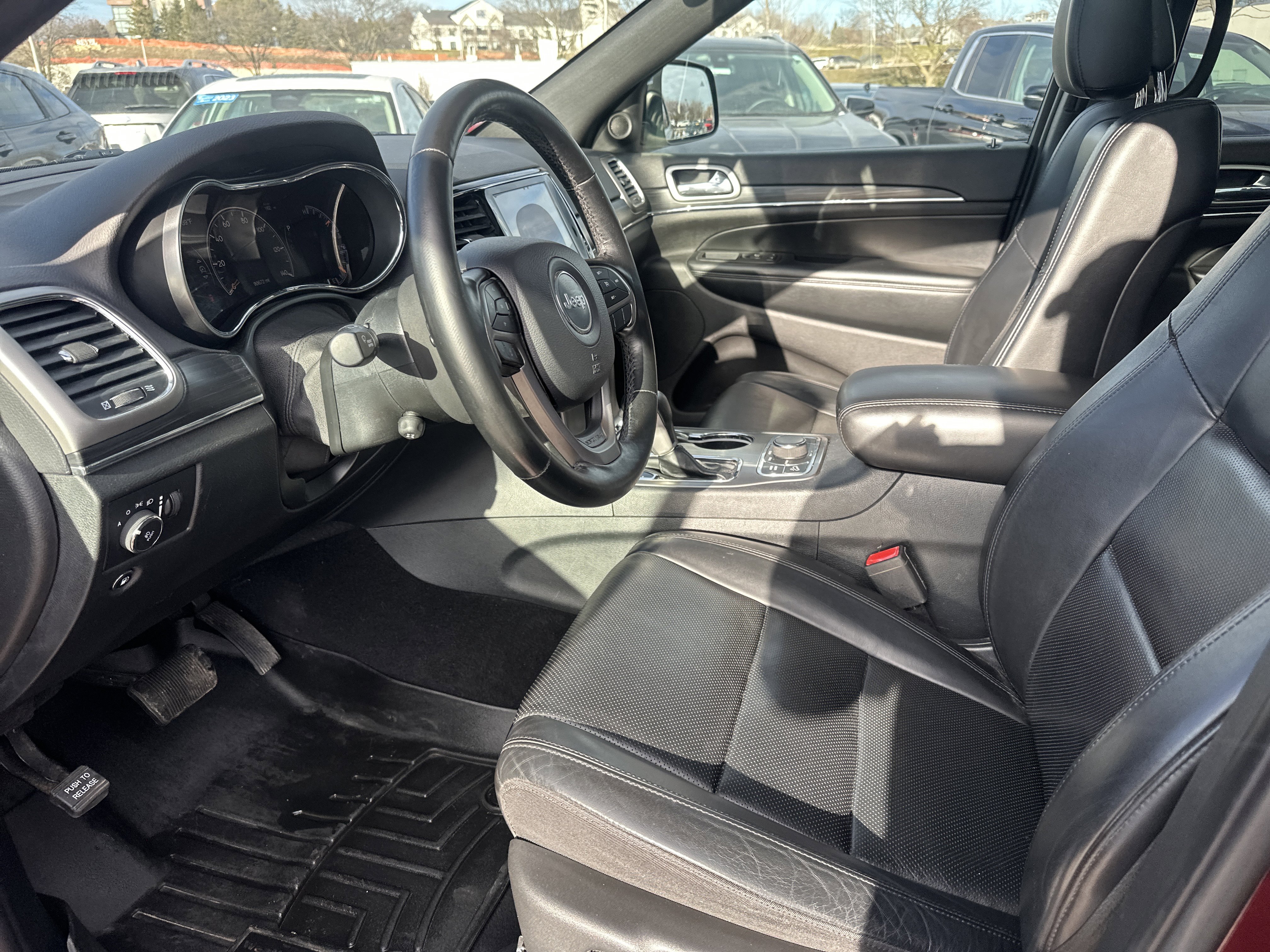 Used 2020 Jeep Grand Cherokee Limited w/ Luxury Group II image 28