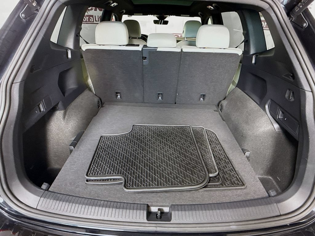 Used 2024 Volkswagen Tiguan SE R-Line AWD/4WD image 27