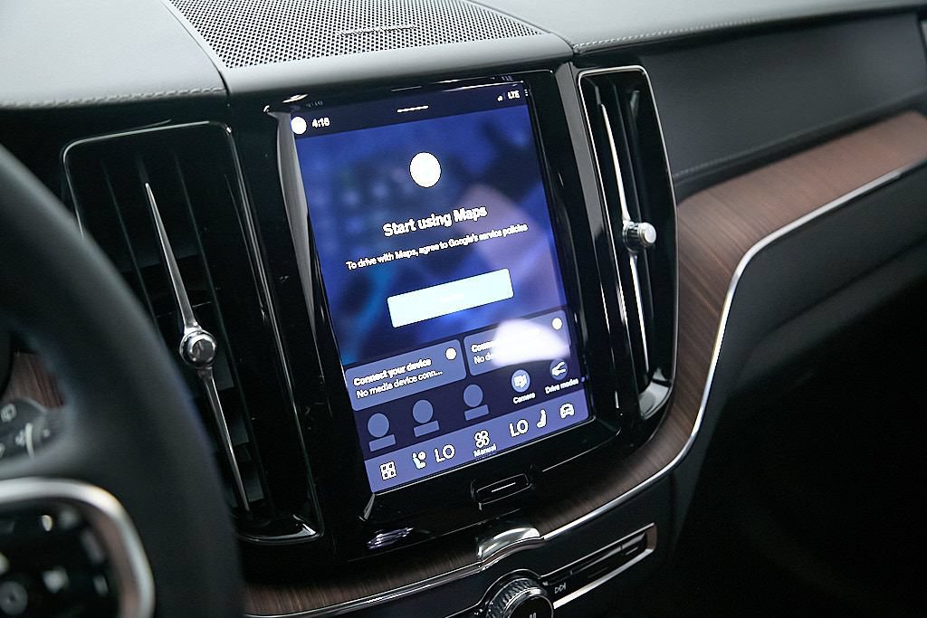 Certified 2023 Volvo XC60 T8 Ultimate w/ Climate Package AWD/4WD image 14