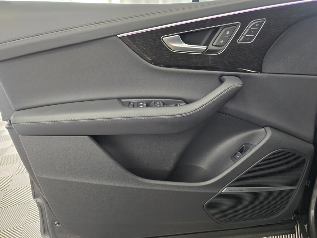 Used 2023 Audi Q7 3.0T Prestige image 33