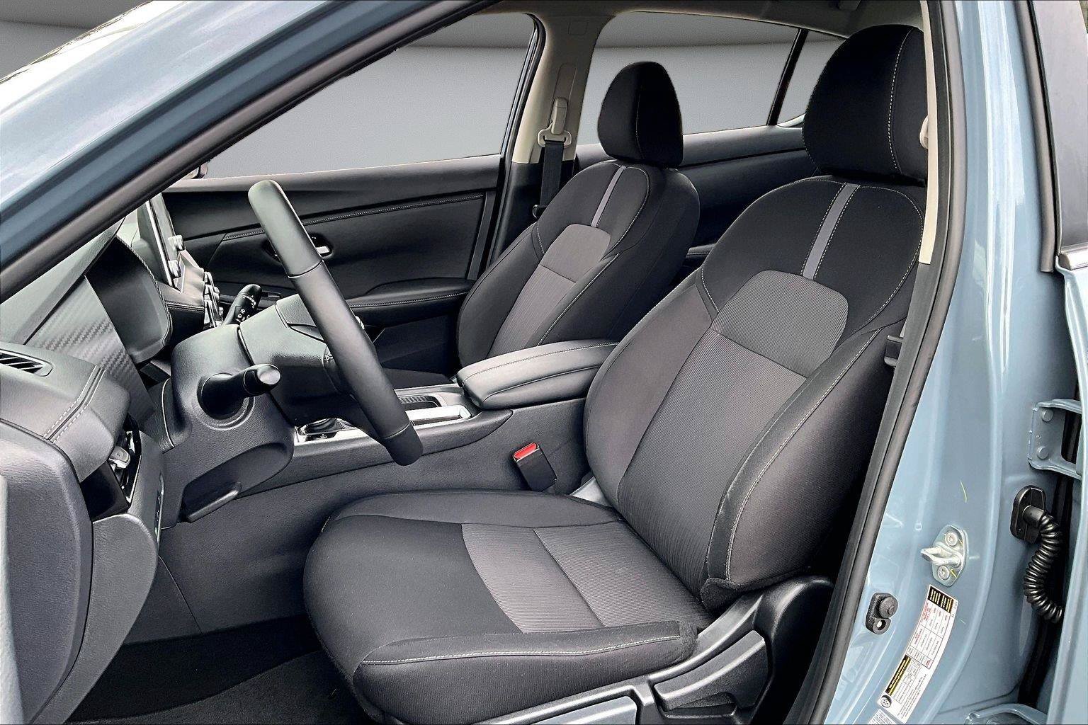 Used 2025 Nissan Sentra SV w/ All-Weather Package FWD image 21