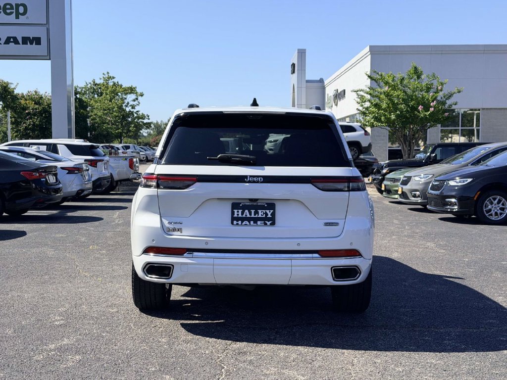 Certified 2023 Jeep Grand Cherokee Overland w/ Luxury Tech Group IV AWD/4WD image 3