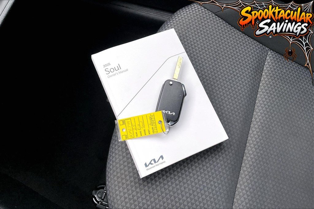 Used 2025 Kia Soul LX w/ LX Technology Package FWD image 10