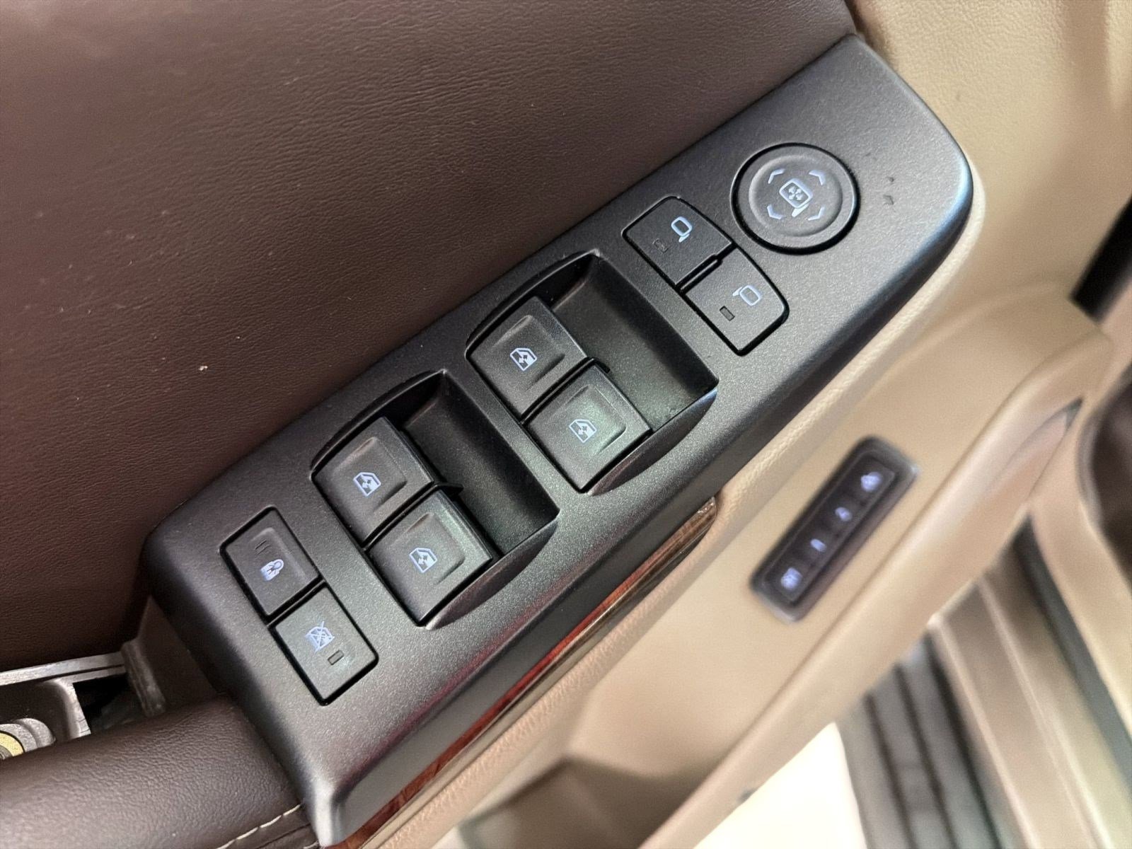 Used 2016 Chevrolet Suburban LT RWD image 21