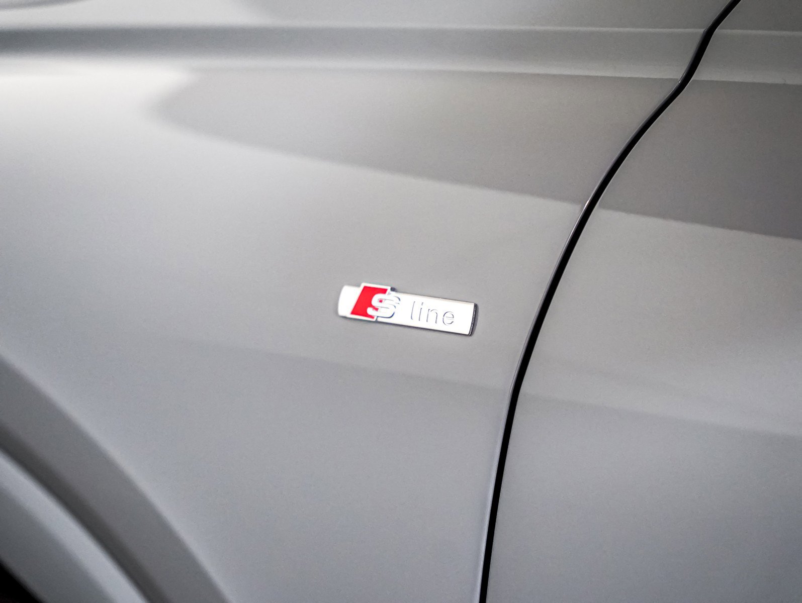 Used 2024 Audi Q4 e-tron Prestige image 6