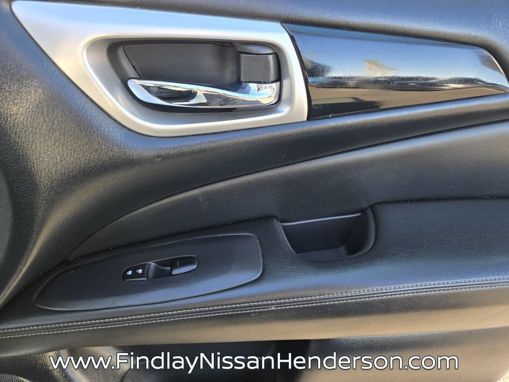 Used 2020 Nissan Pathfinder S FWD image 19