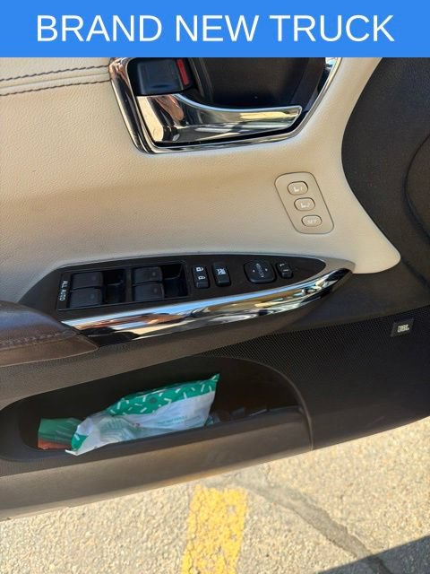 Used 2016 Toyota Avalon Limited w/ Protection Package FWD image 16