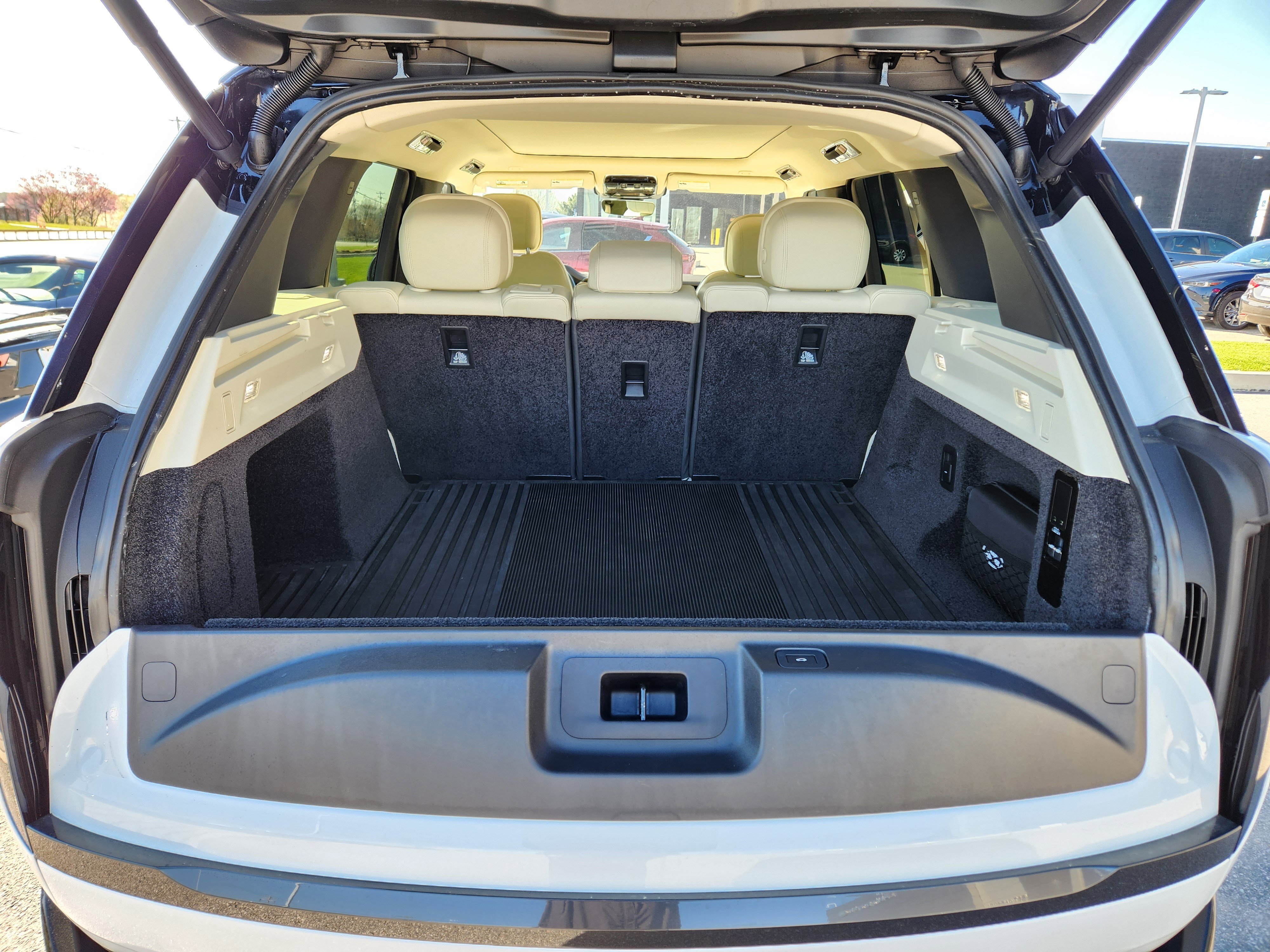 Certified 2023 Land Rover Range Rover SE AWD/4WD image 8
