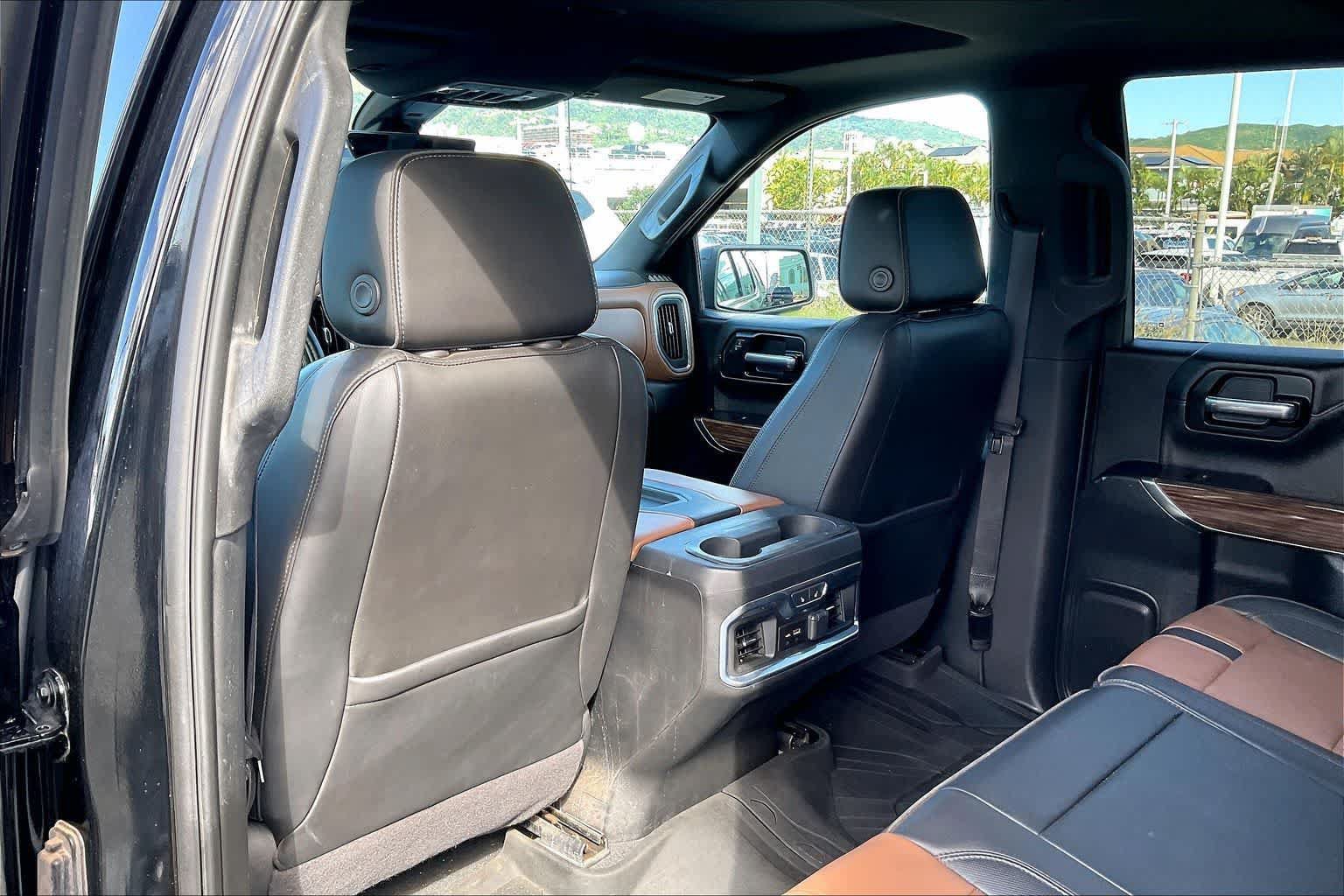 Used 2020 Chevrolet Silverado 1500 High Country w/ Technology Package AWD/4WD image 12