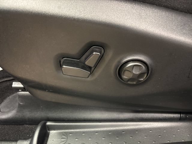 Used 2026 Chrysler Pacifica Limited FWD image 34