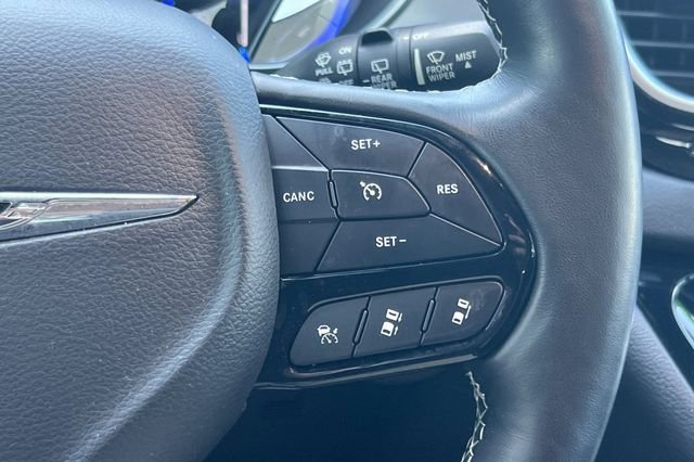 Used 2019 Chrysler Pacifica Touring-L w/ Advanced Safetytec Group image 31