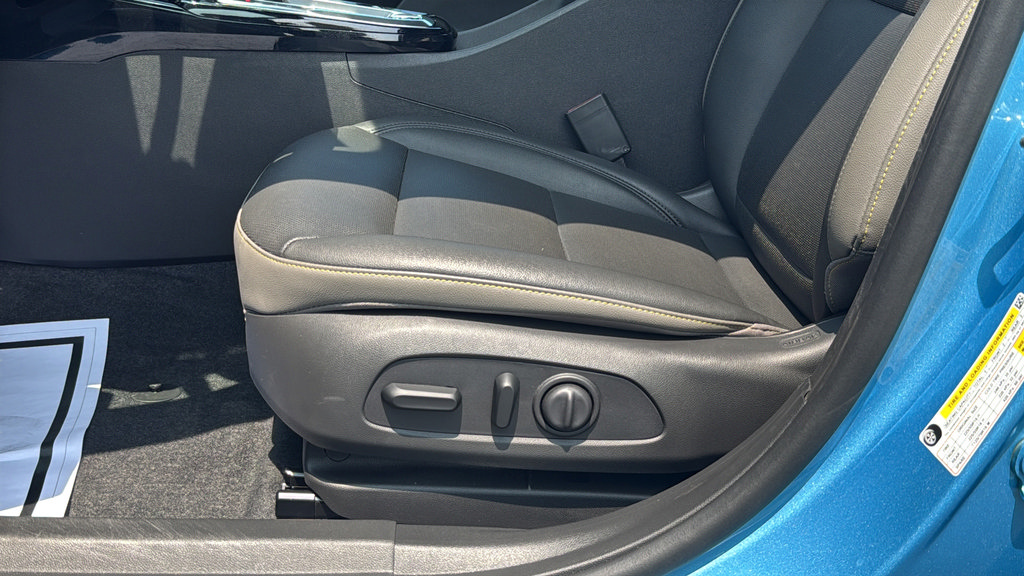 Used 2025 Chevrolet Trax ACTIV w/ Driver Confidence Package FWD image 25