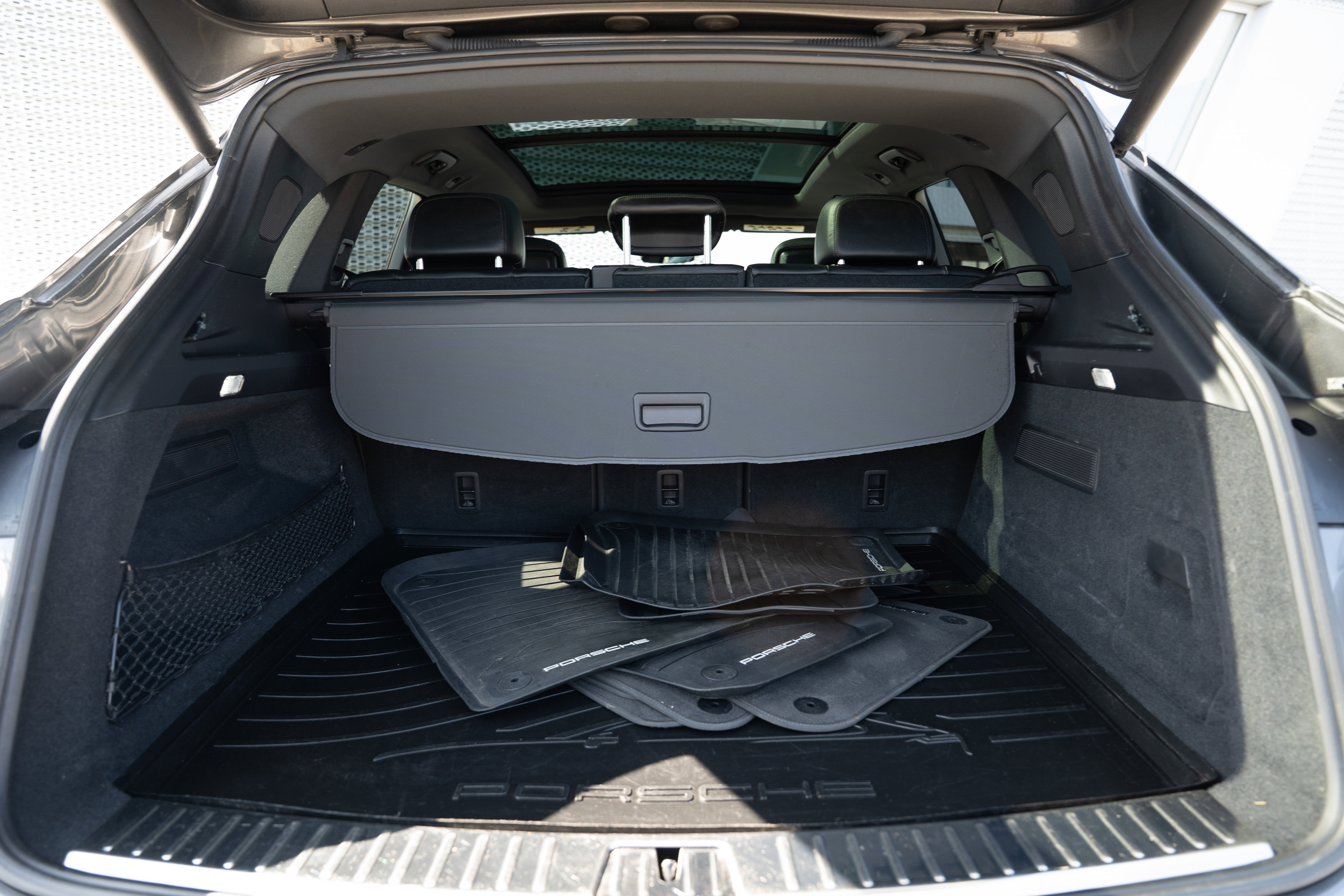 Used 2020 Porsche Cayenne image 32