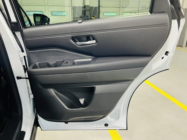 New 2025 Nissan Pathfinder Platinum image 31