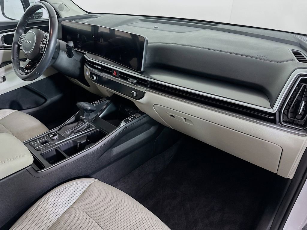 Certified 2025 Kia Sorento S image 31
