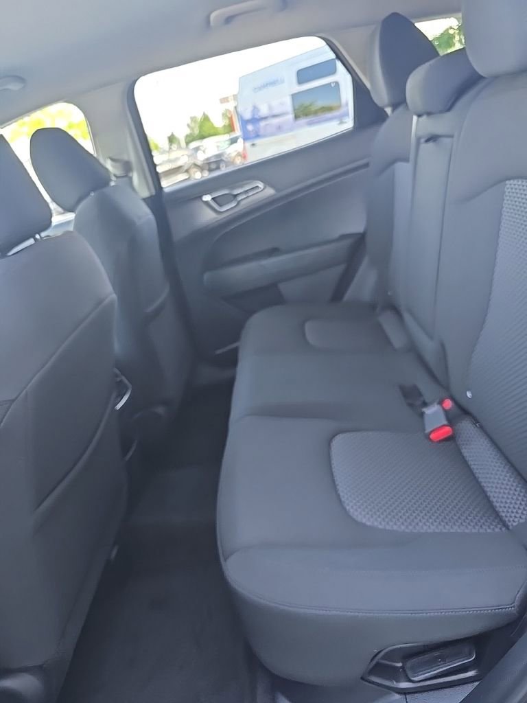 New 2025 Kia Sportage LX image 14