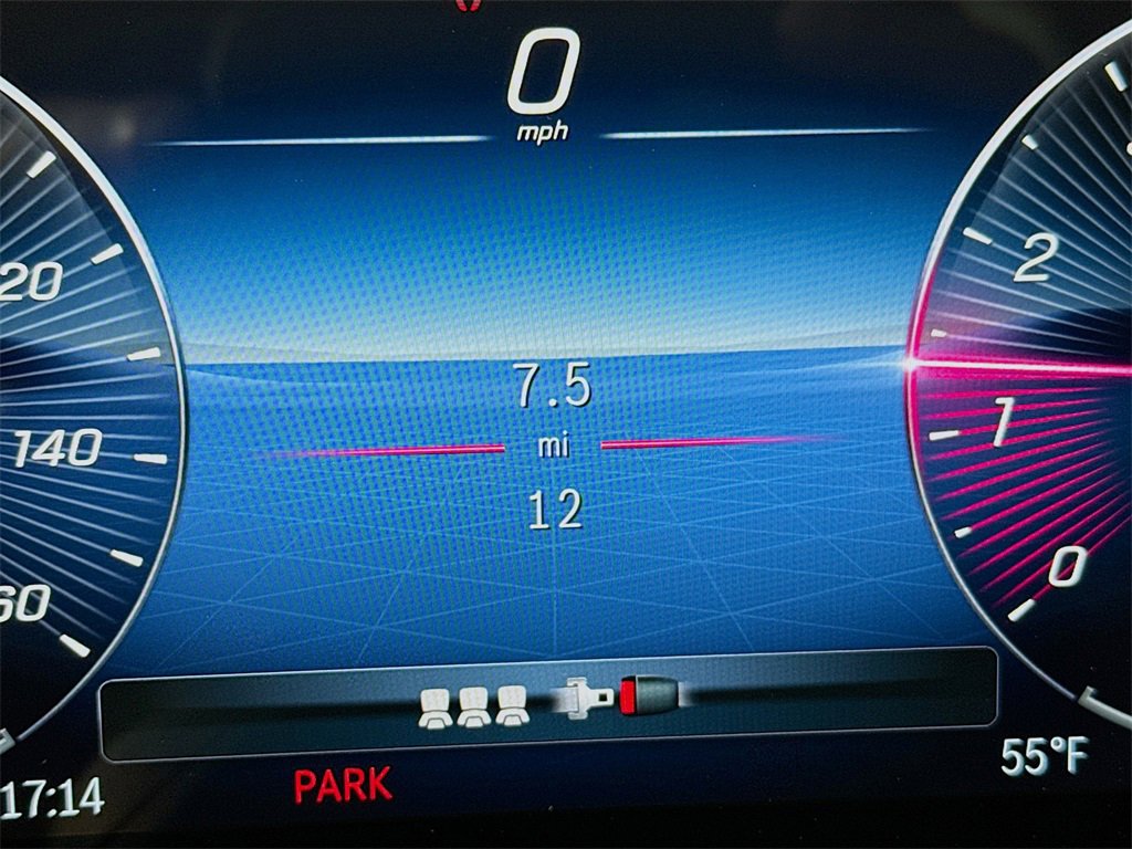 Used 2025 Mercedes-Benz GLB 250 4MATIC image 13