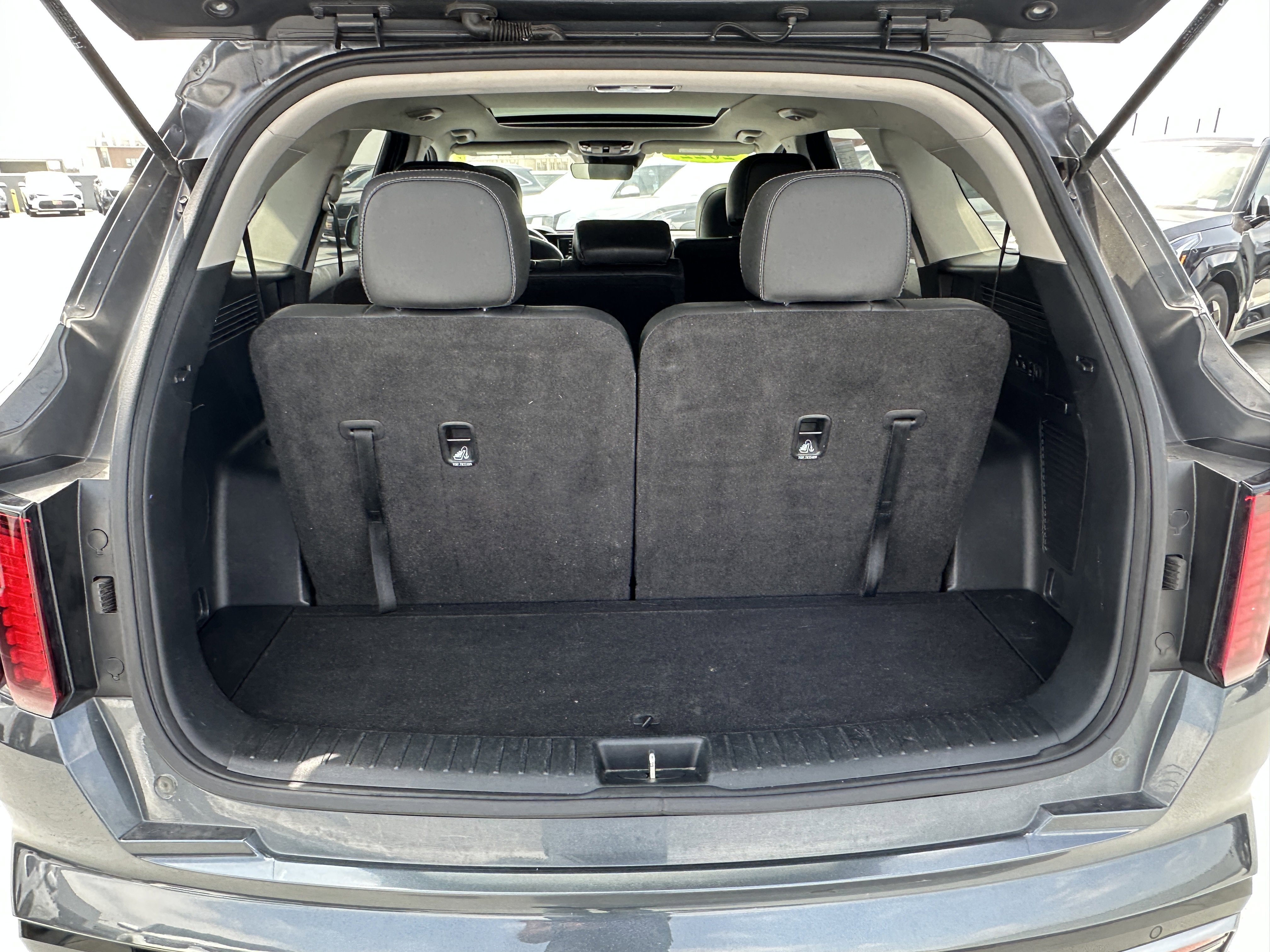 Used 2022 Kia Sorento S w/ Panoramic Sunroof Package FWD image 24