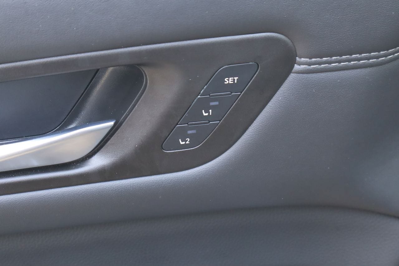 Used 2025 Nissan Pathfinder Platinum FWD image 23