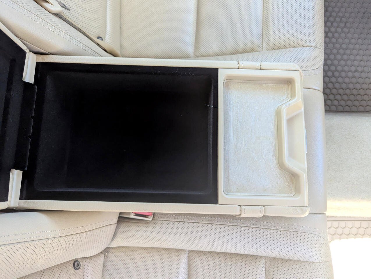 Used 2010 Mercedes-Benz S 550 4MATIC image 49