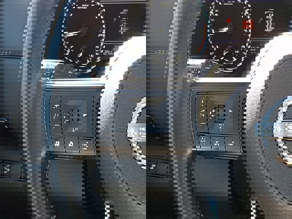 Used 2024 Nissan Pathfinder SV image 21