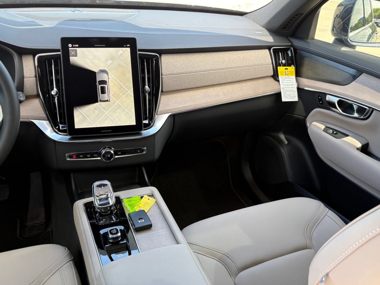 New 2026 Volvo XC90 B6 Plus w/ Protection Package Premier AWD/4WD image 12