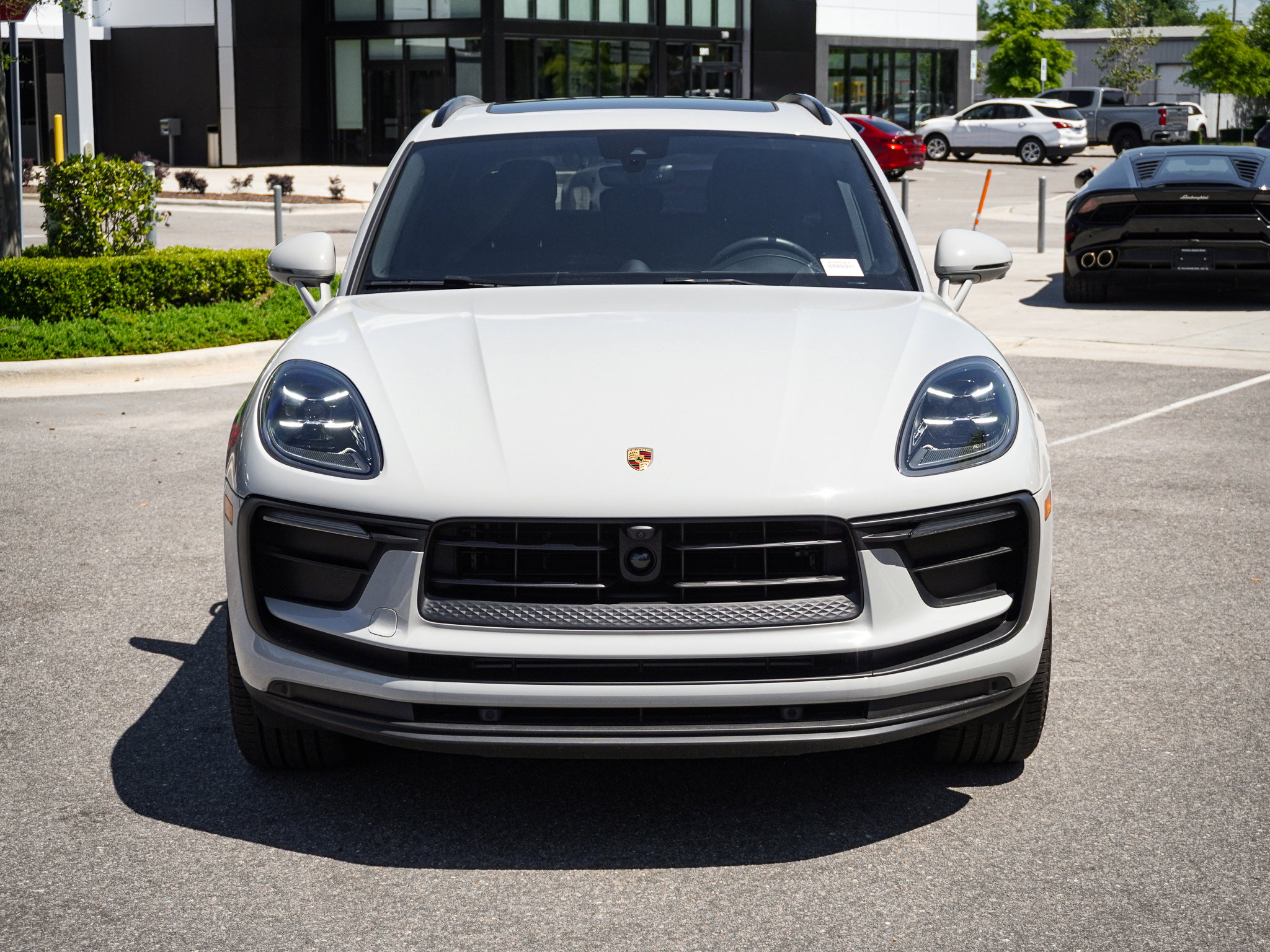 Used 2025 Porsche Macan AWD/4WD image 3