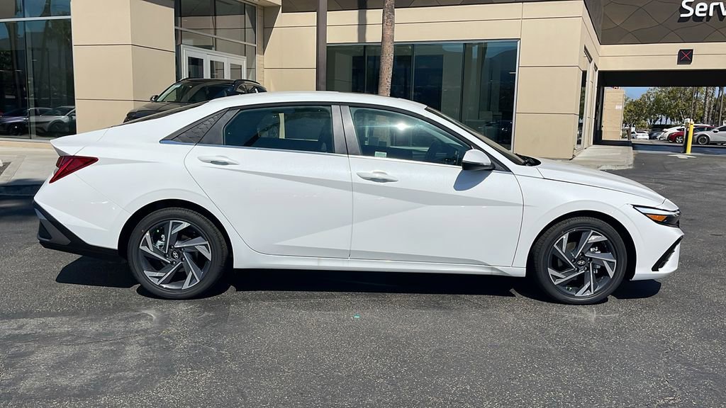 New 2025 Hyundai Elantra Limited image 6