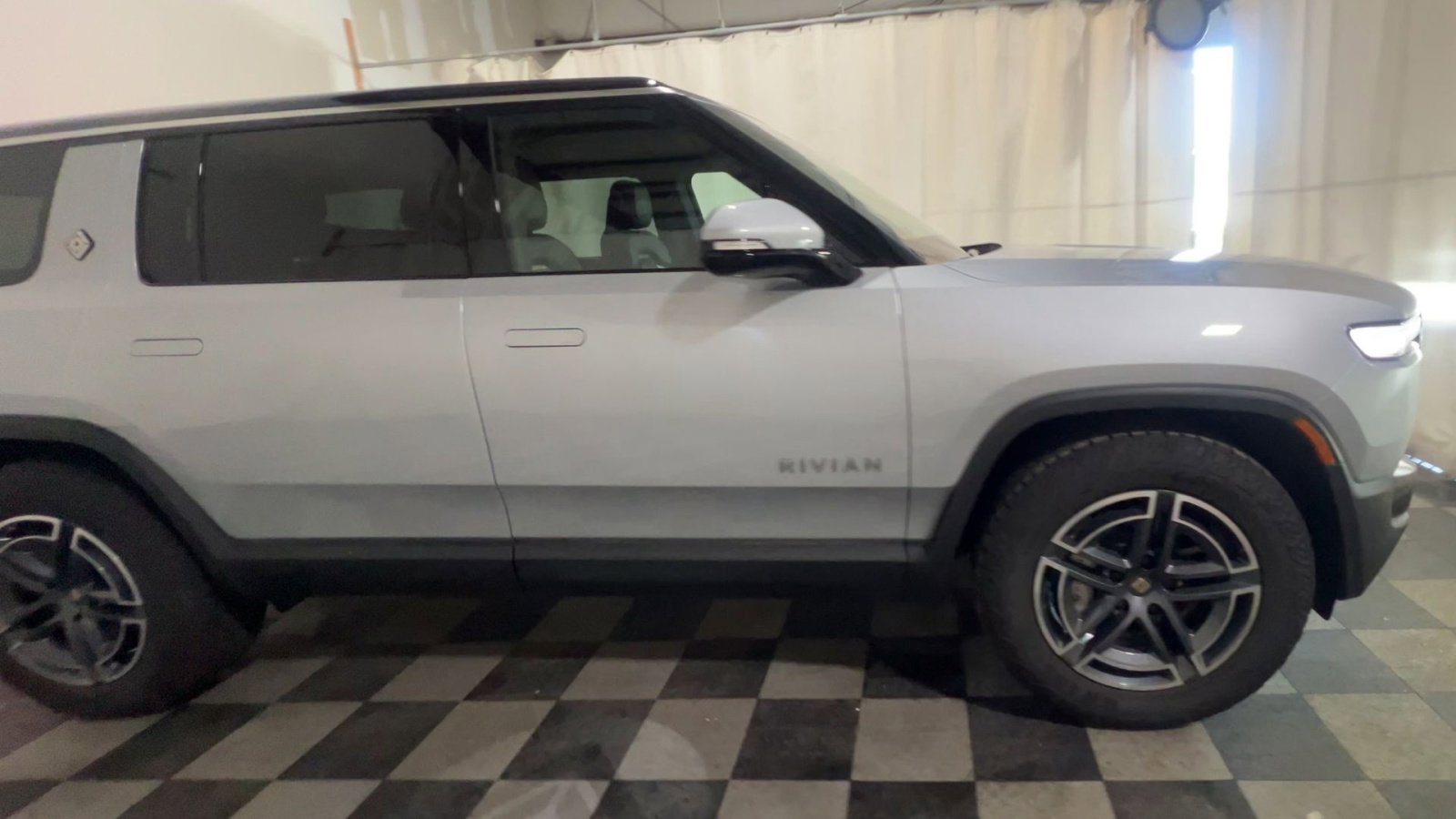 Used 2026 Rivian R1S Adventure image 4