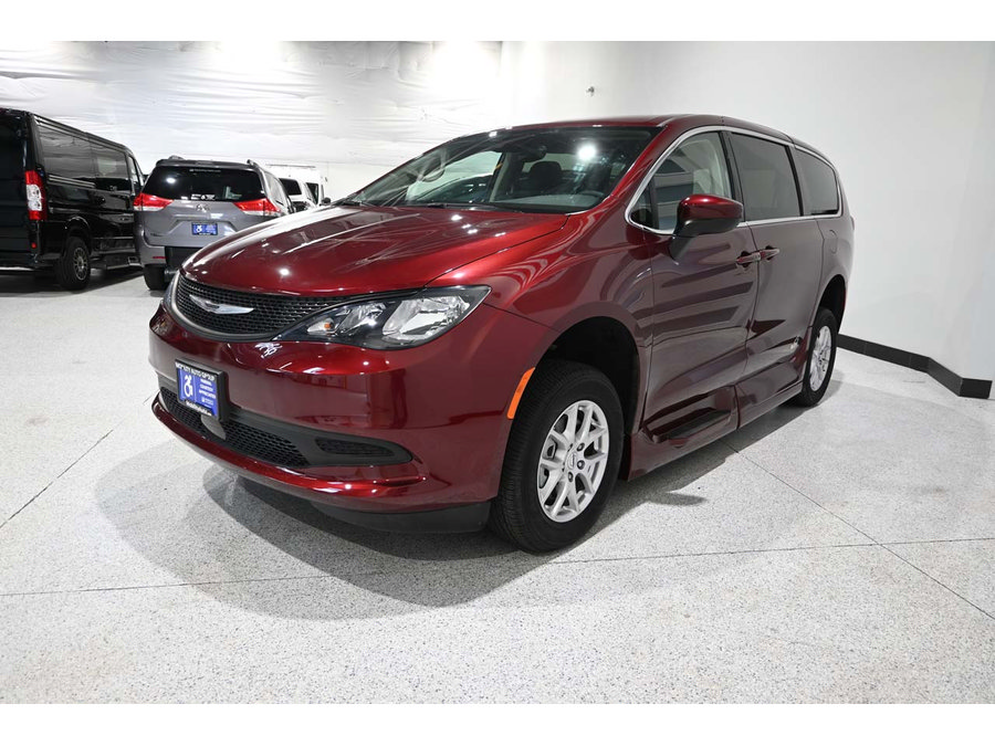 Used 2023 Chrysler Voyager LX FWD image 10