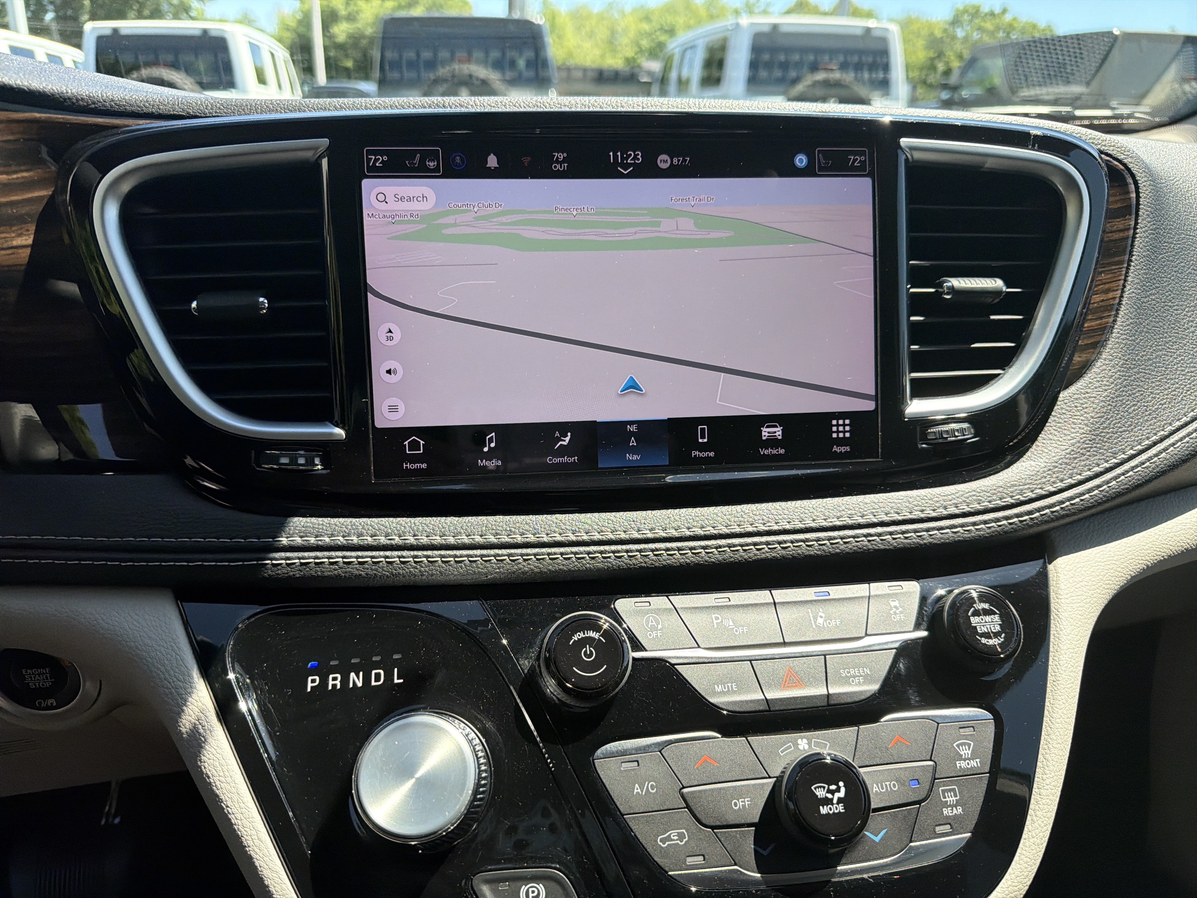 Used 2023 Chrysler Pacifica Limited FWD image 24